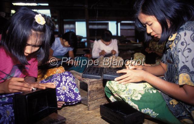 birmanie 34.JPG - Atelier de fabrication d'objets en laqueMandalayBirmanie (Myanmar)